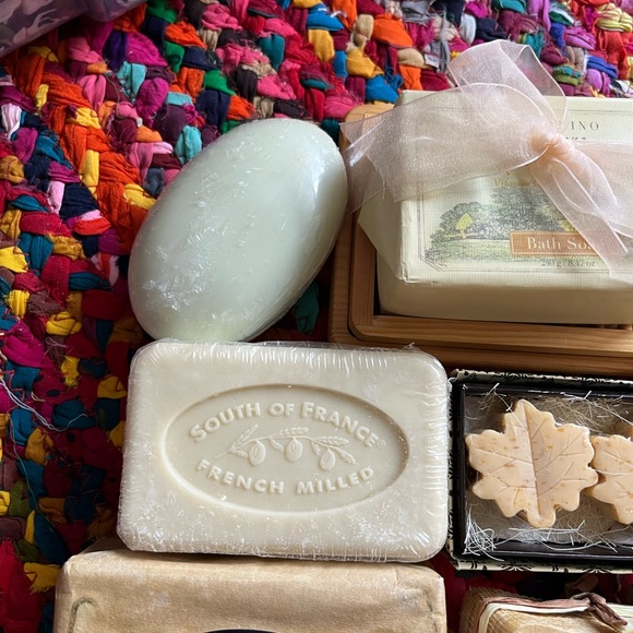 12 BUNDLES OF NATURAL SOAP - Picture 2 of 6